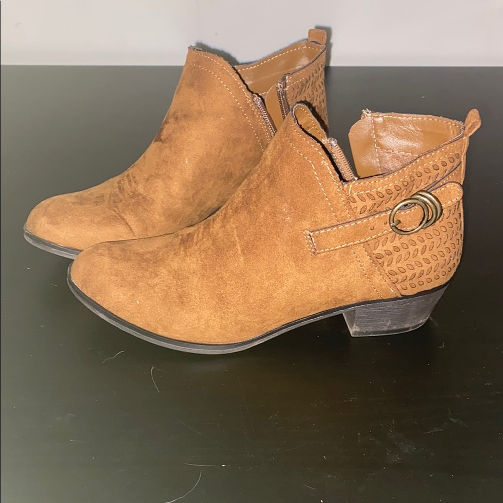 GUC Rogue Brown Ankle Booties Size 7